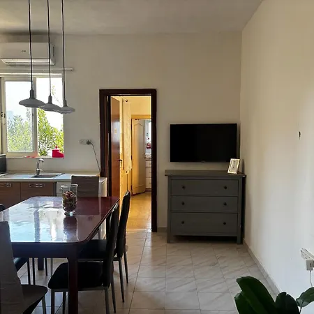 Spacious Private - Shared Bathroom