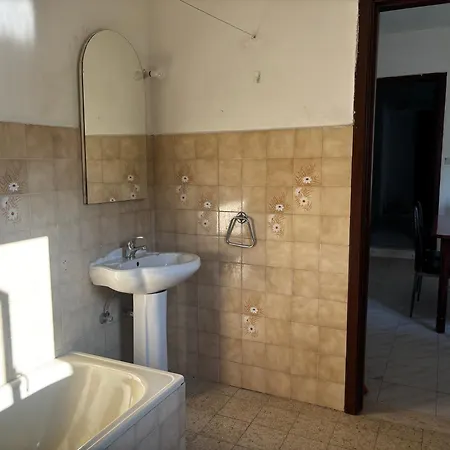 Spacious Private - Shared Bathroom 홈스테이 *