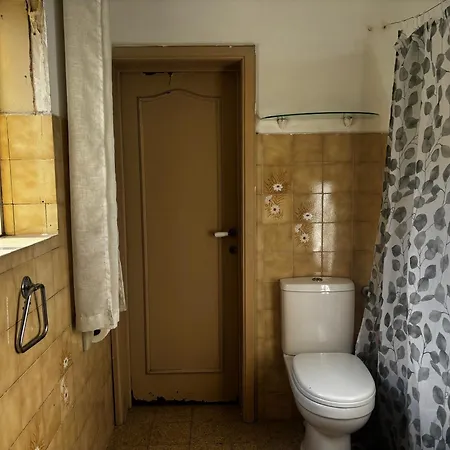 Spacious Private - Shared Bathroom 홈스테이