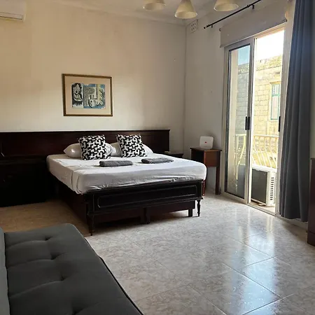 Spacious Private - Shared Bathroom *